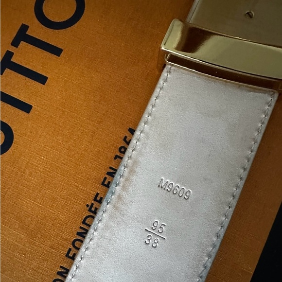 Louis Vuitton “LV” Men’s Initials Belt - Picture 3 of 4